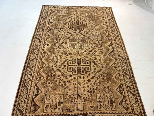 Persian Shiraz Rug | 5' 5” x 7' 11"