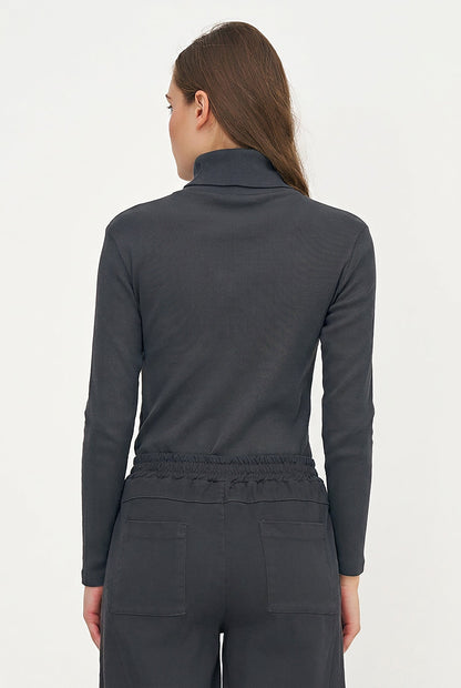 Women's Classic Rib-Knit Turtleneck Top with Long Sleeves