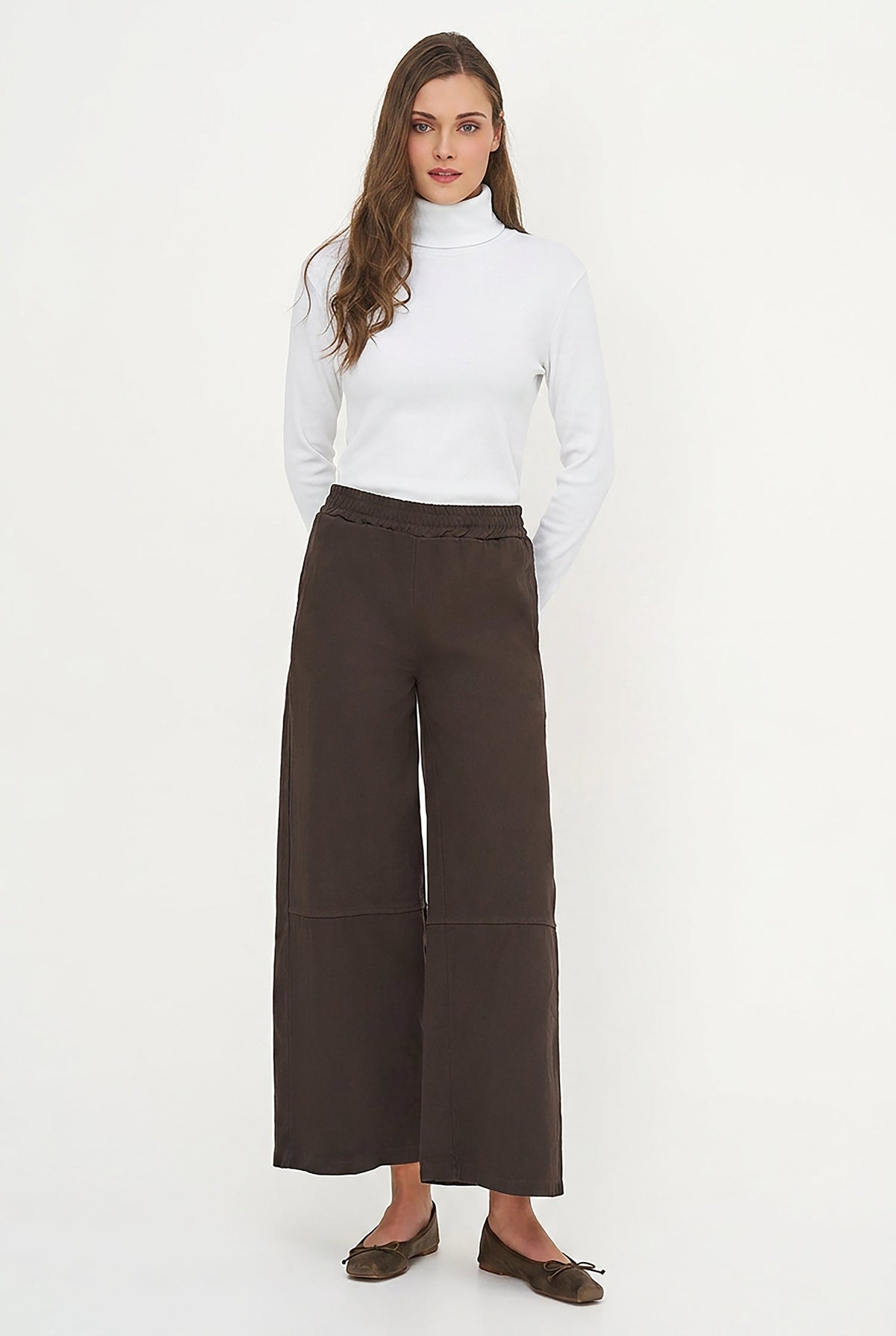 Women's Classic Rib-Knit Turtleneck Top with Long Sleeves