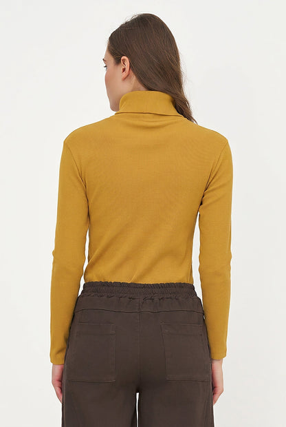 Women's Classic Rib-Knit Turtleneck Top with Long Sleeves
