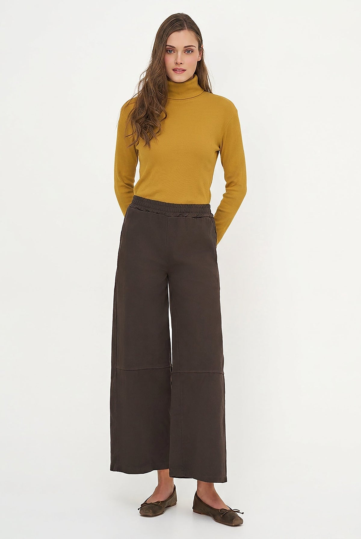 Women's Classic Rib-Knit Turtleneck Top with Long Sleeves