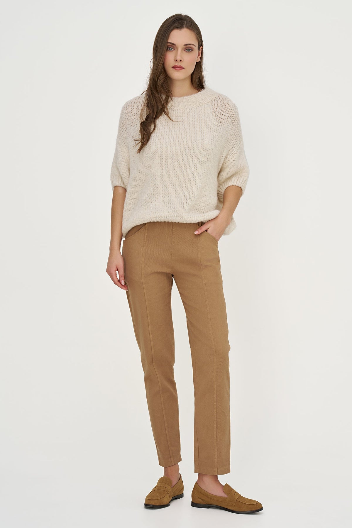 Women's Woven Pull-On Tapered Pants with Curved Side Pockets