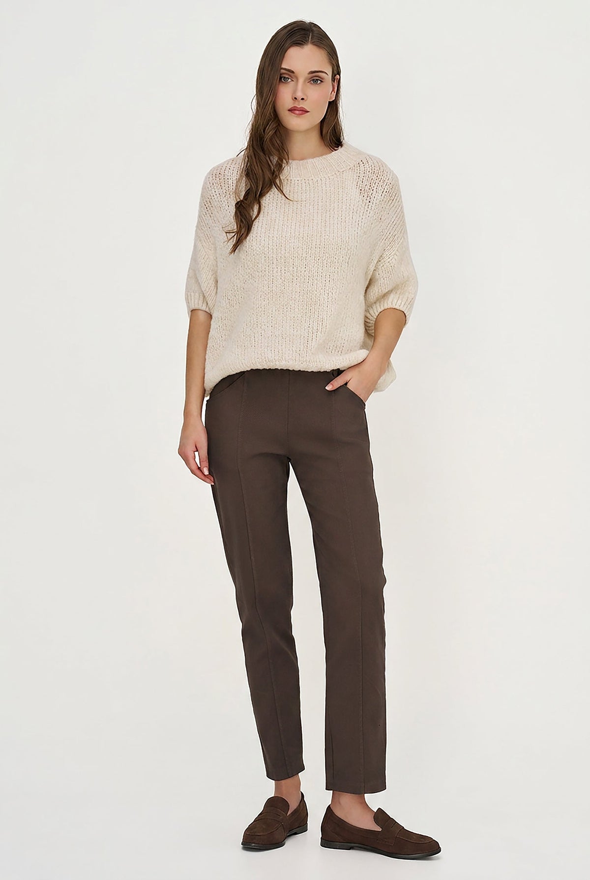 Women's Woven Pull-On Tapered Pants with Curved Side Pockets