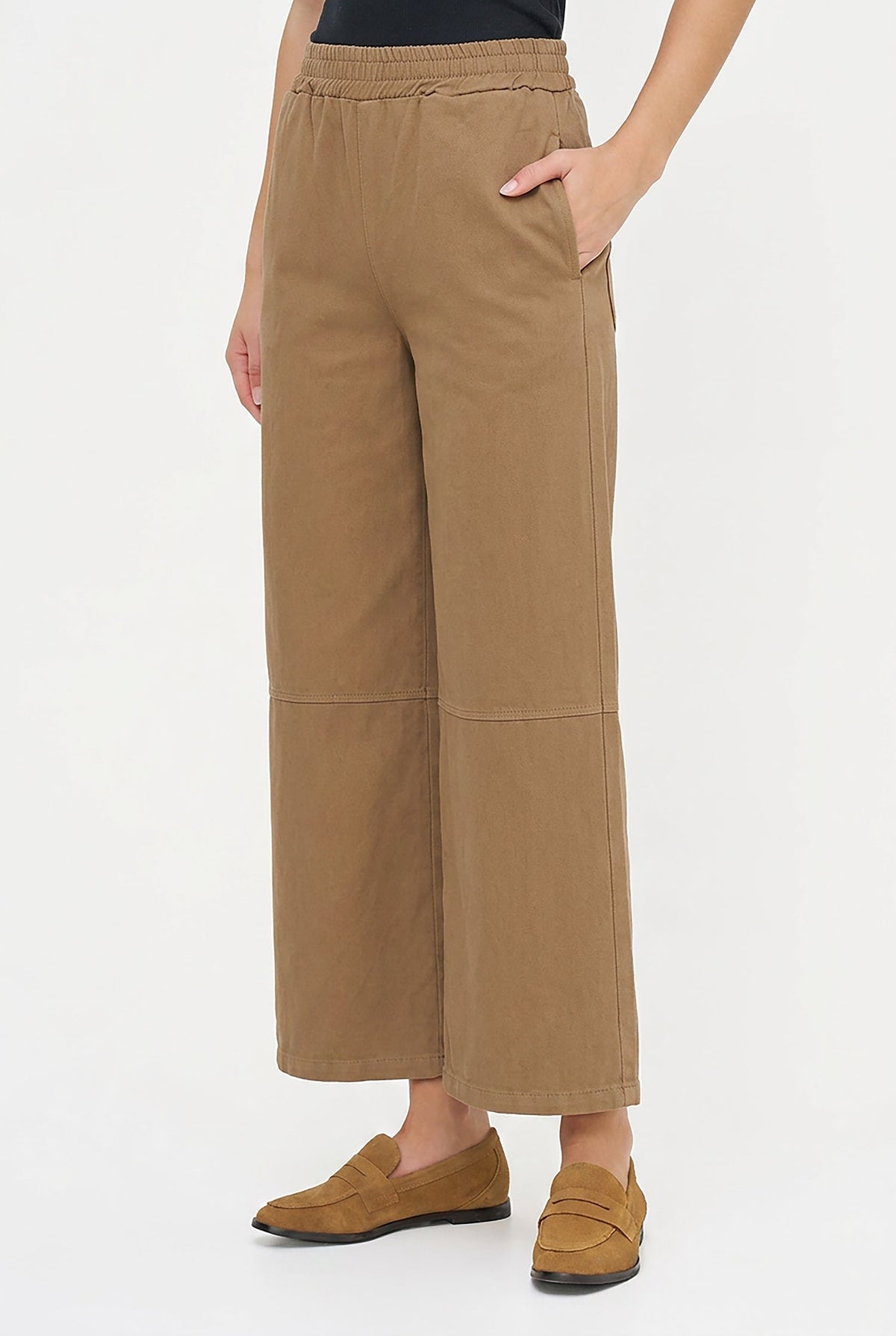 Women's Woven Pull-On Wide-Leg Pants with Back Patch Pockets