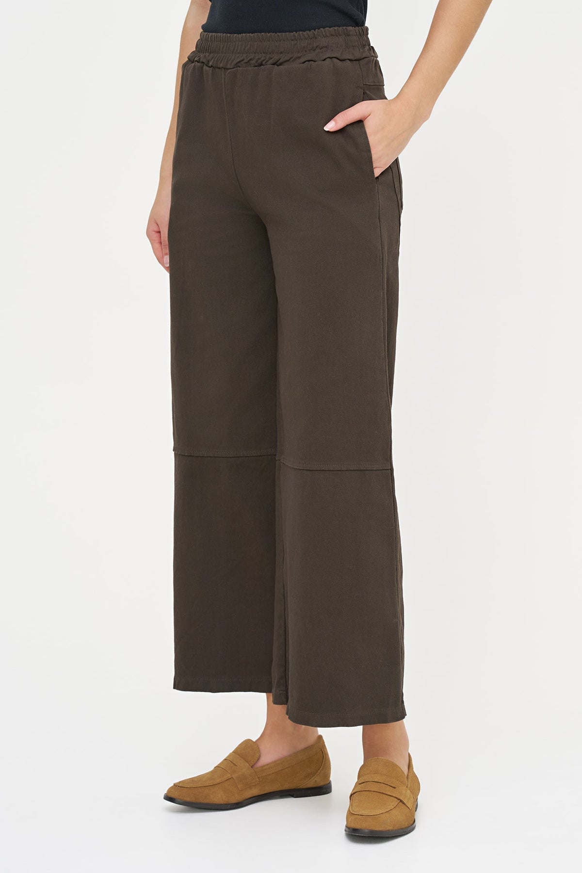 Women's Woven Pull-On Wide-Leg Pants with Back Patch Pockets