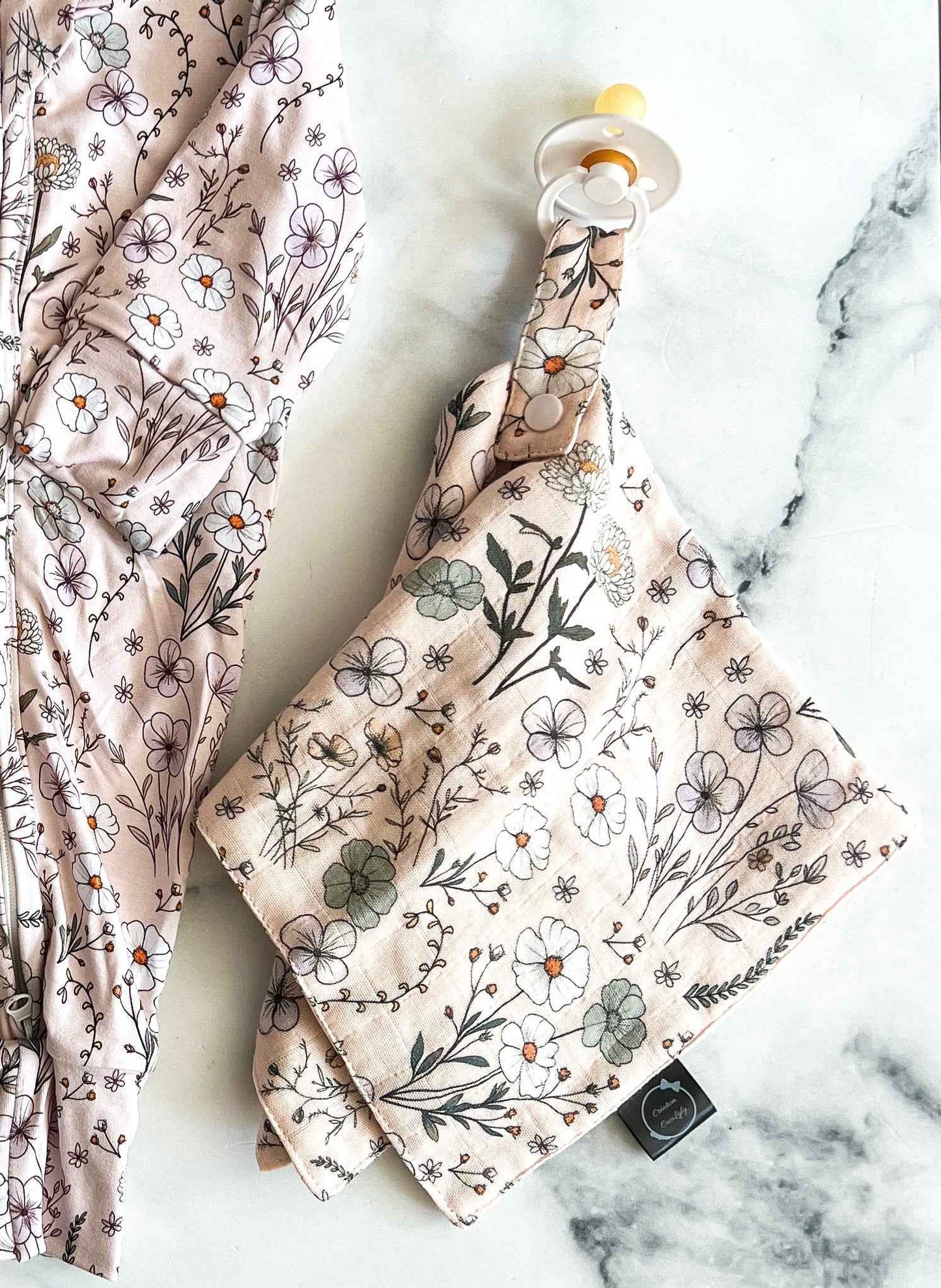 Attache-suce floral en mousseline de bambou