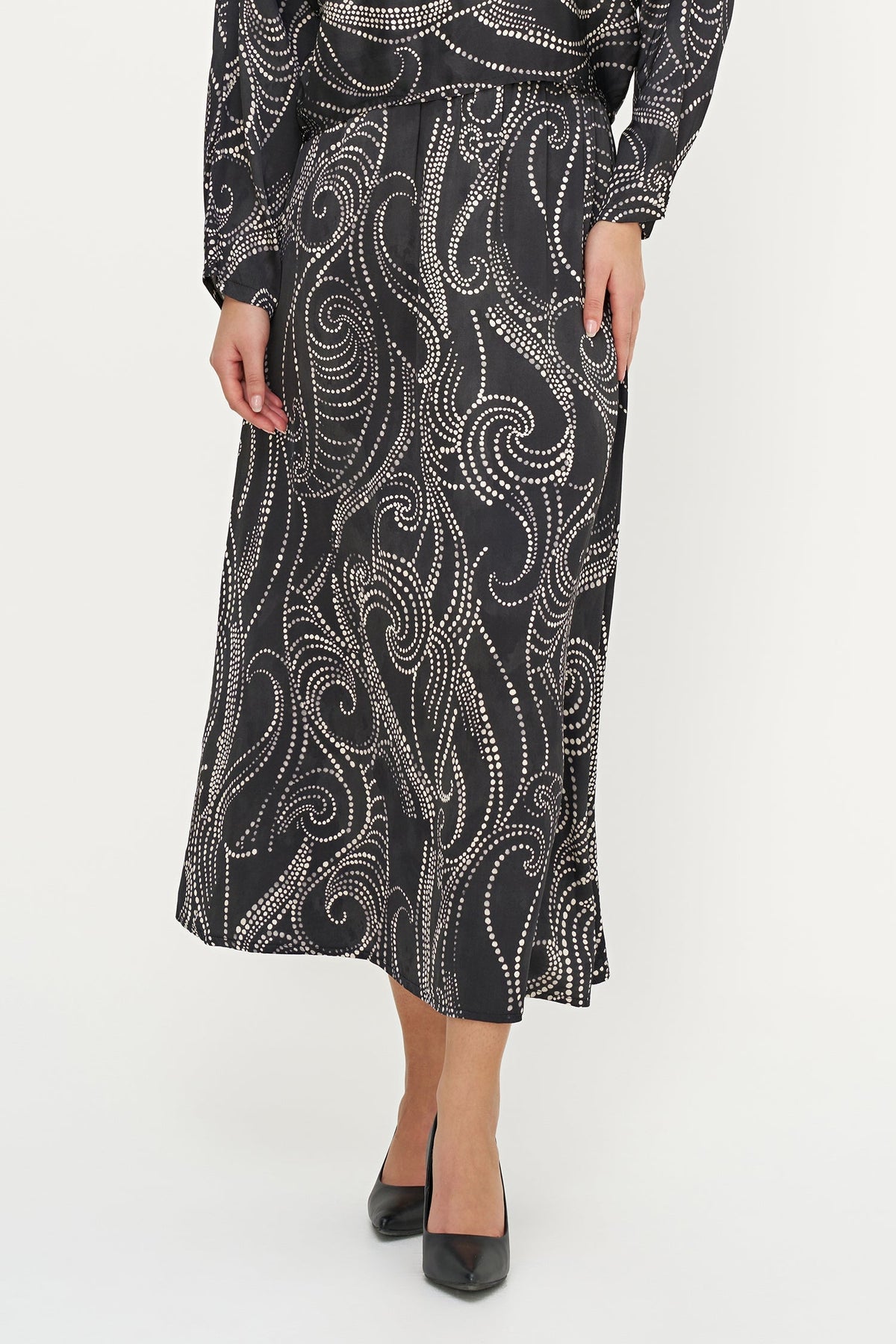 Women's Printed Woven Pull-On Flowing Skirt