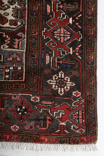 Persian Heriz Rug | 7' 5" x 10' 10"