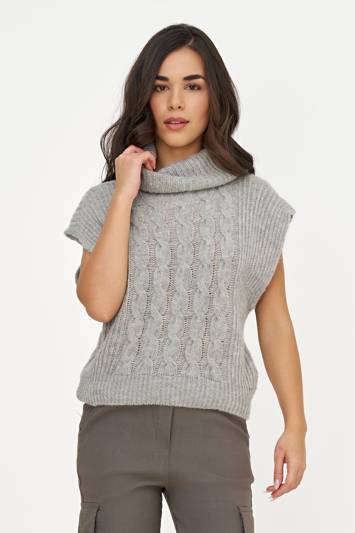 Women's Cable-Knit Turtleneck Sleeveless Sweater