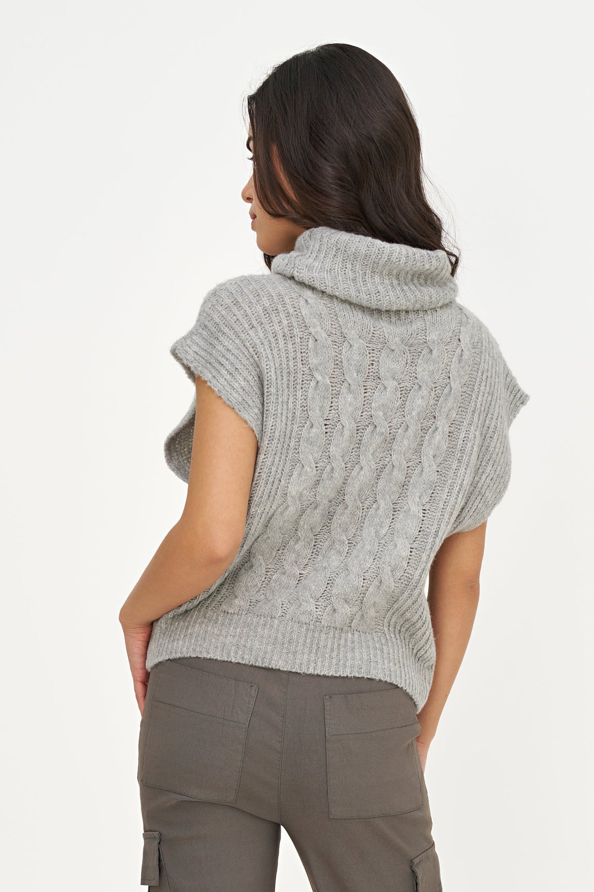 Women's Cable-Knit Turtleneck Sleeveless Sweater