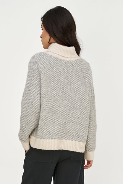 Women's Novelty Knit Color-Block Turtleneck Sweater with Long Sleeves