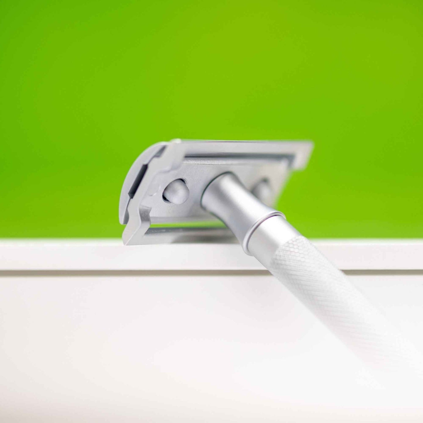 Merkur 3-Piece DE Safety Razor, Closed Comb, Knurled Extra Long Handle, Matte Chrome