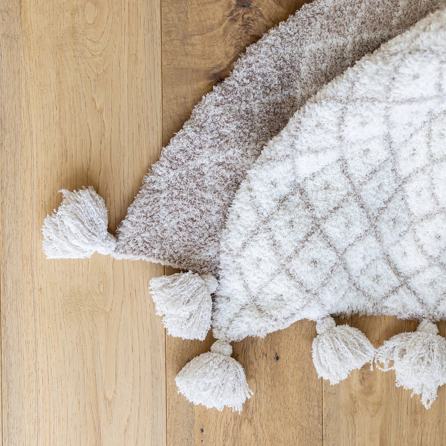 Rainy Day & Baby's Breath Diamond Point 2.0 with Tassels Print Extended Throw