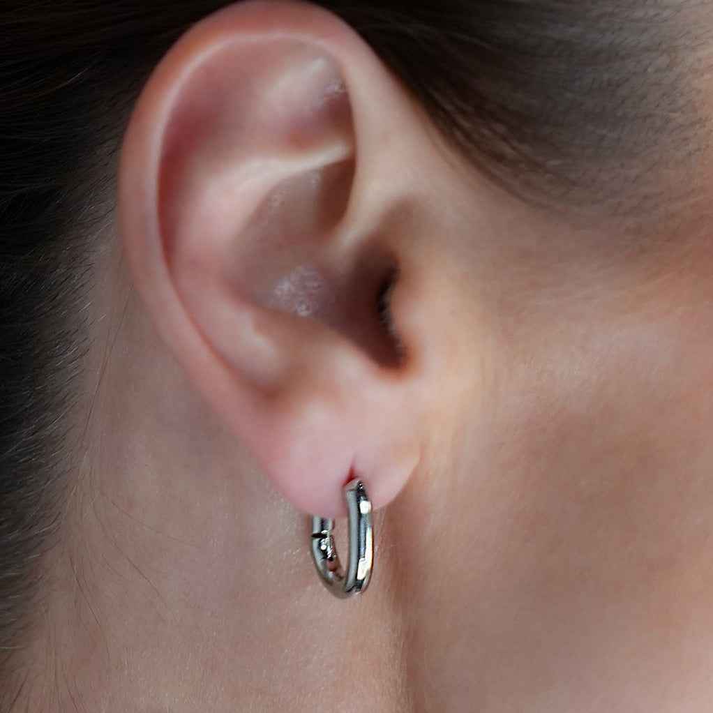 Style BISBEE: Rounded Corners Rectangular Mini Hoop in White Gold (Silver Toned)