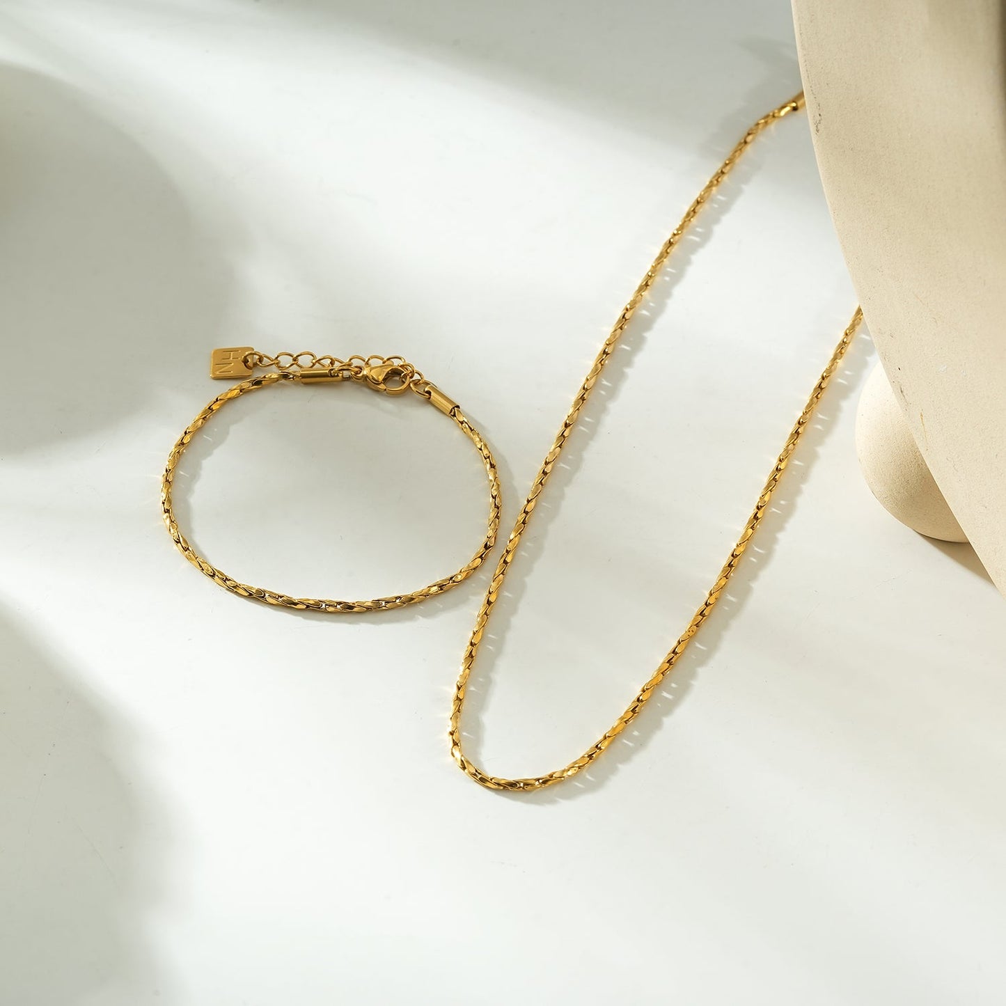 KANAI Gold: Modern Intricate Textured Twist Chain Bracelet