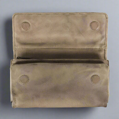 MET Women's Magnet Closure Trifold Leather Wallet