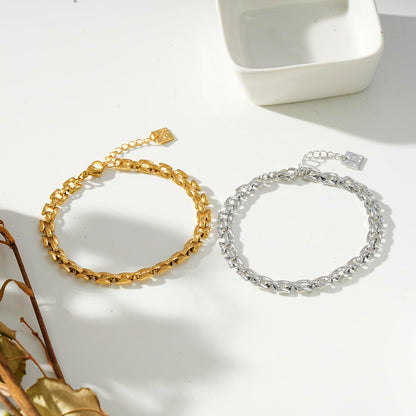 Style PROVINIA: Retro Watch Style Strap Bracelet in Gold