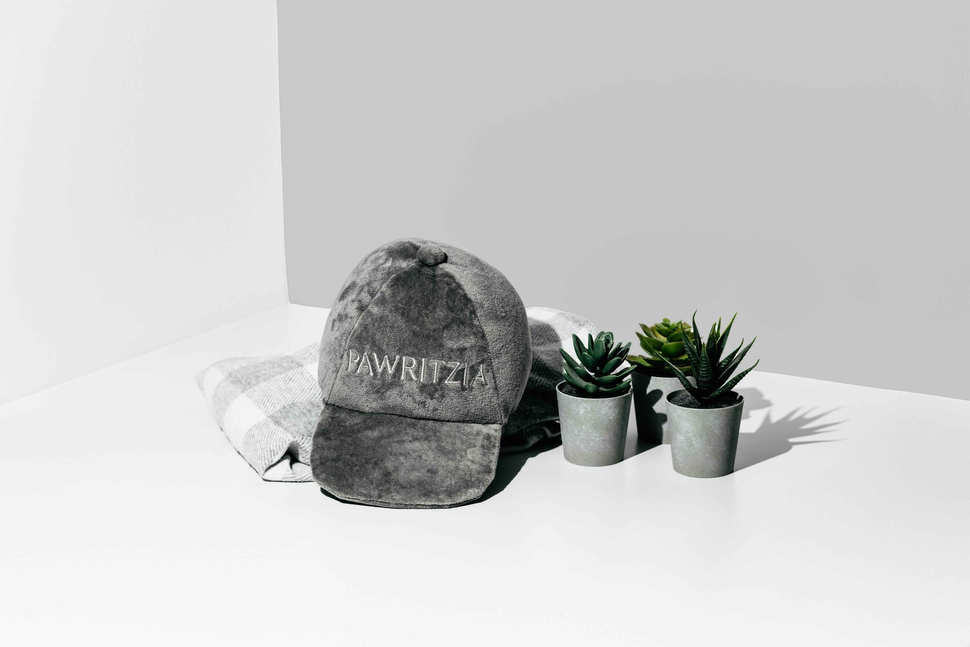NEW LIMITED EDITION Pawty Animals Eco-Friendly Pawritzia Hat - Dog Toy