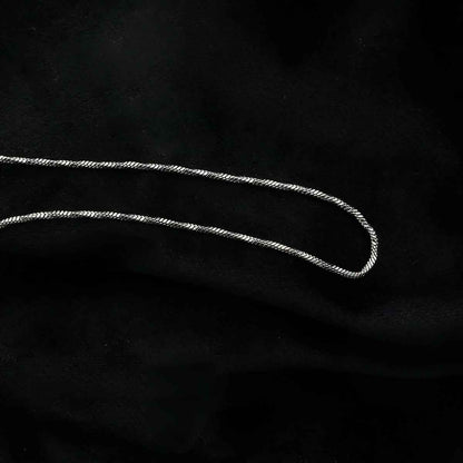 SKAGWAY: Minimalist Twisted Textures Chain Necklace in Silver (White Gold)