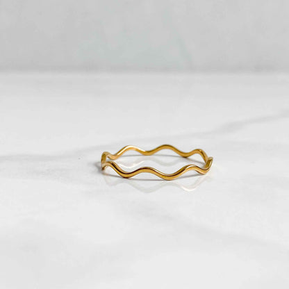 Bague ondulée dorée en acier inoxydable plaqué or 18K | NAÏA