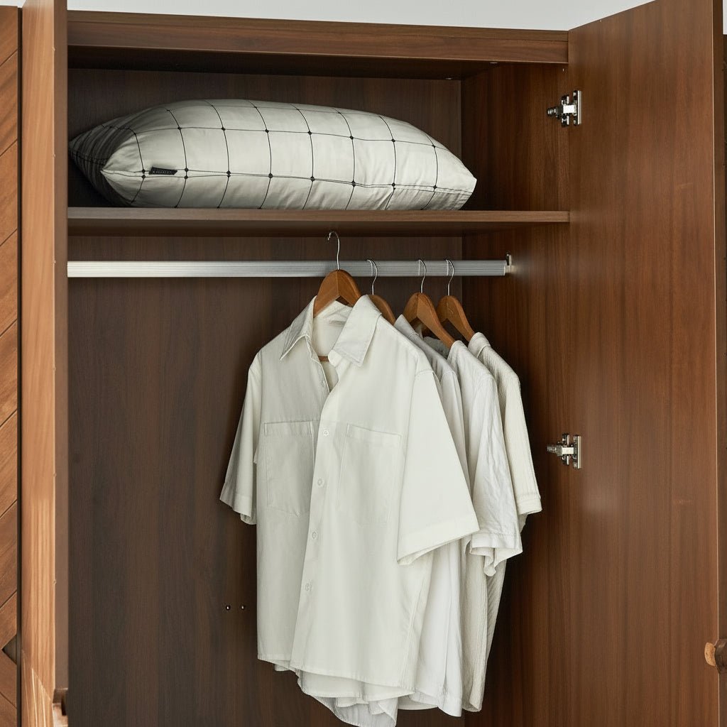 Hobro 301 Three-Door Wardrobe