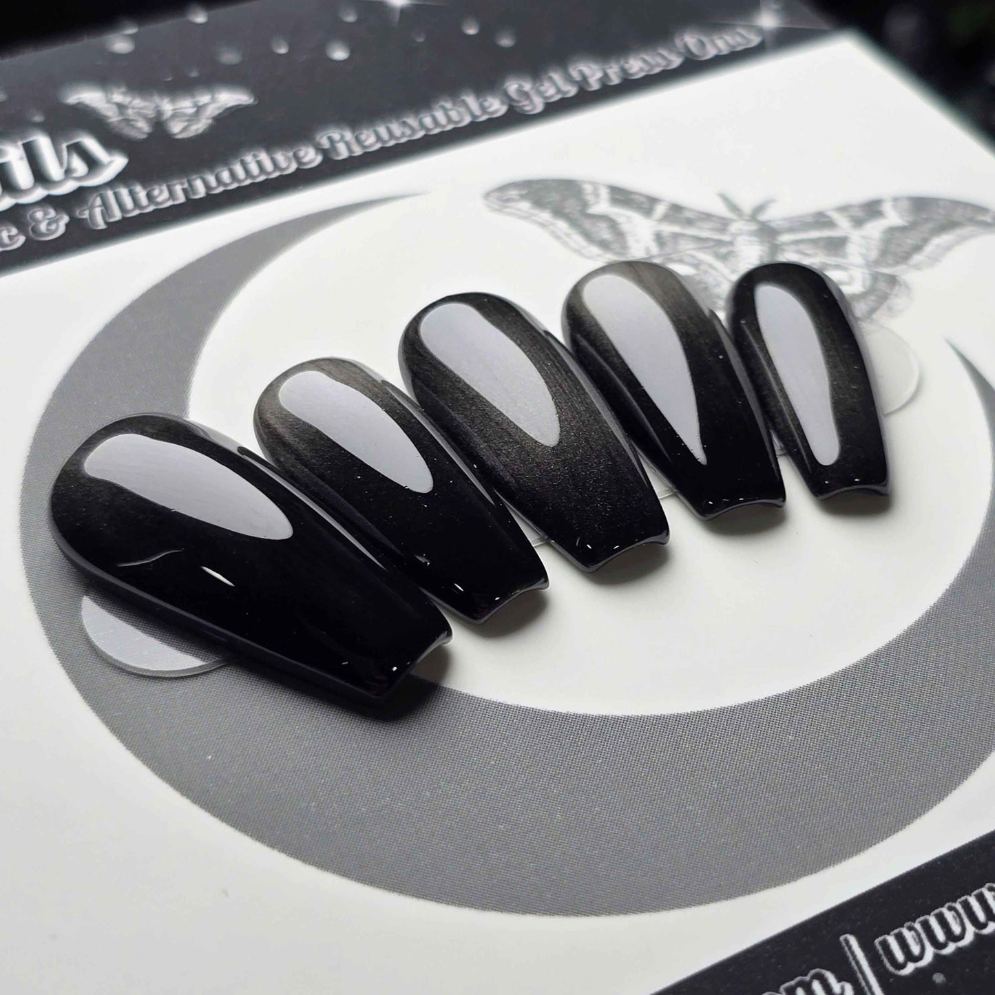 Grave Silk Cat Eye