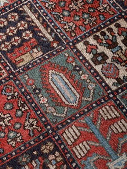 Persian Bakhtiar Rug | 4' 3" x 8' 6"